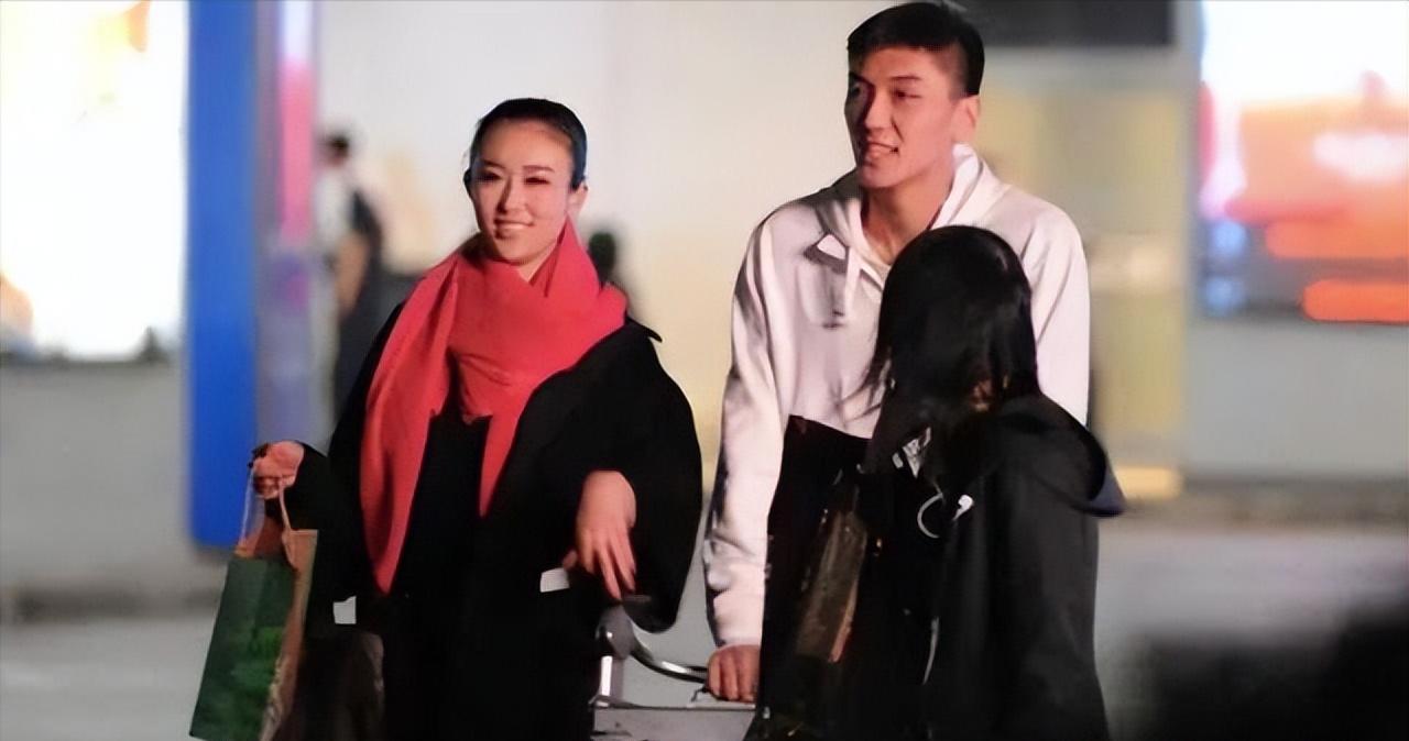 张馨予被拍丑照,翟凌兽兽张馨予快乐大本营