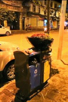 姑娘这么可爱竟然当保安，大叔都忍不住多看两眼，太屈才了: