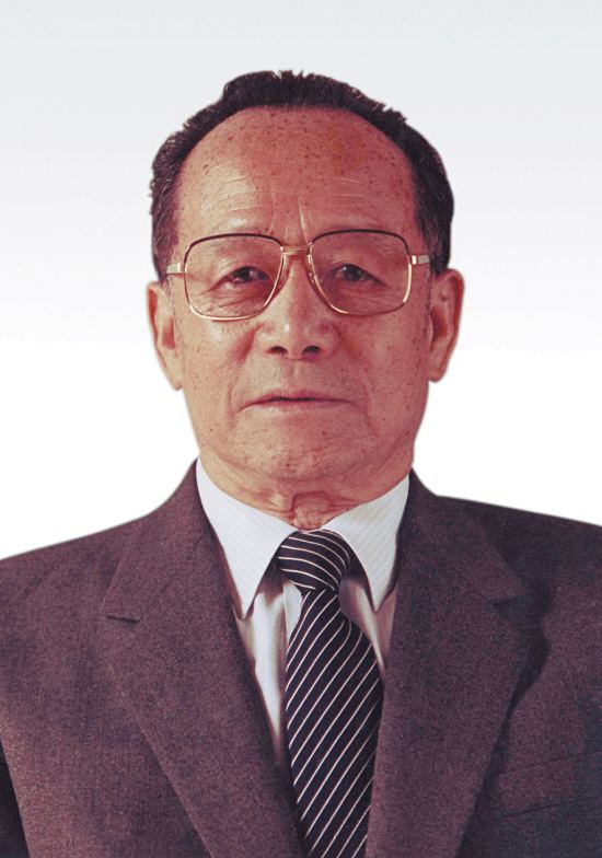 他是改革开放先驱者之一，*小平邓**对他的评价极高，活到了95岁