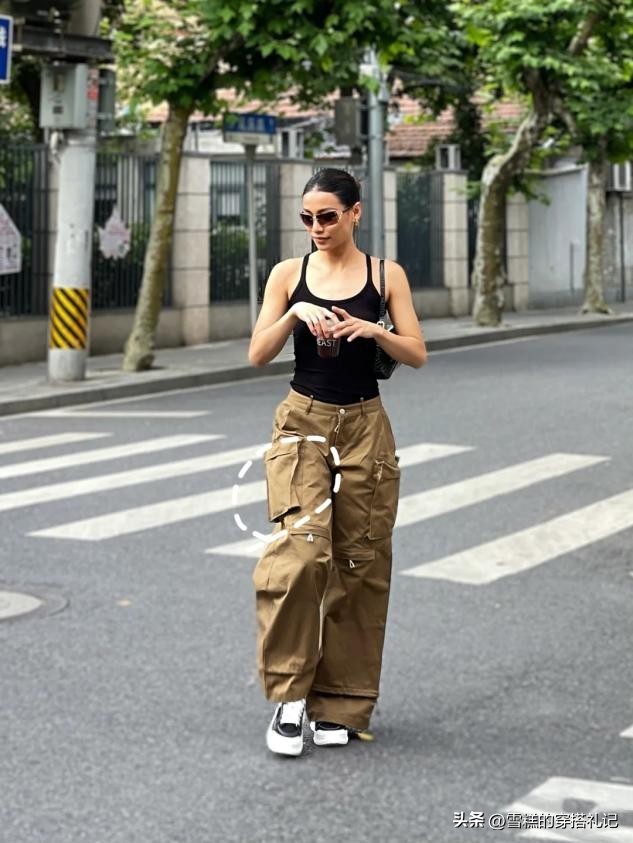 无意间火了的裤子,突然爆火的黑色裤装