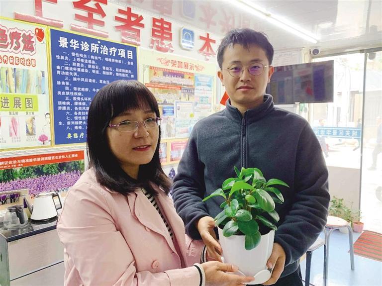 伤势好转后，王老师上门致谢——三份特别的礼物送给李东洋