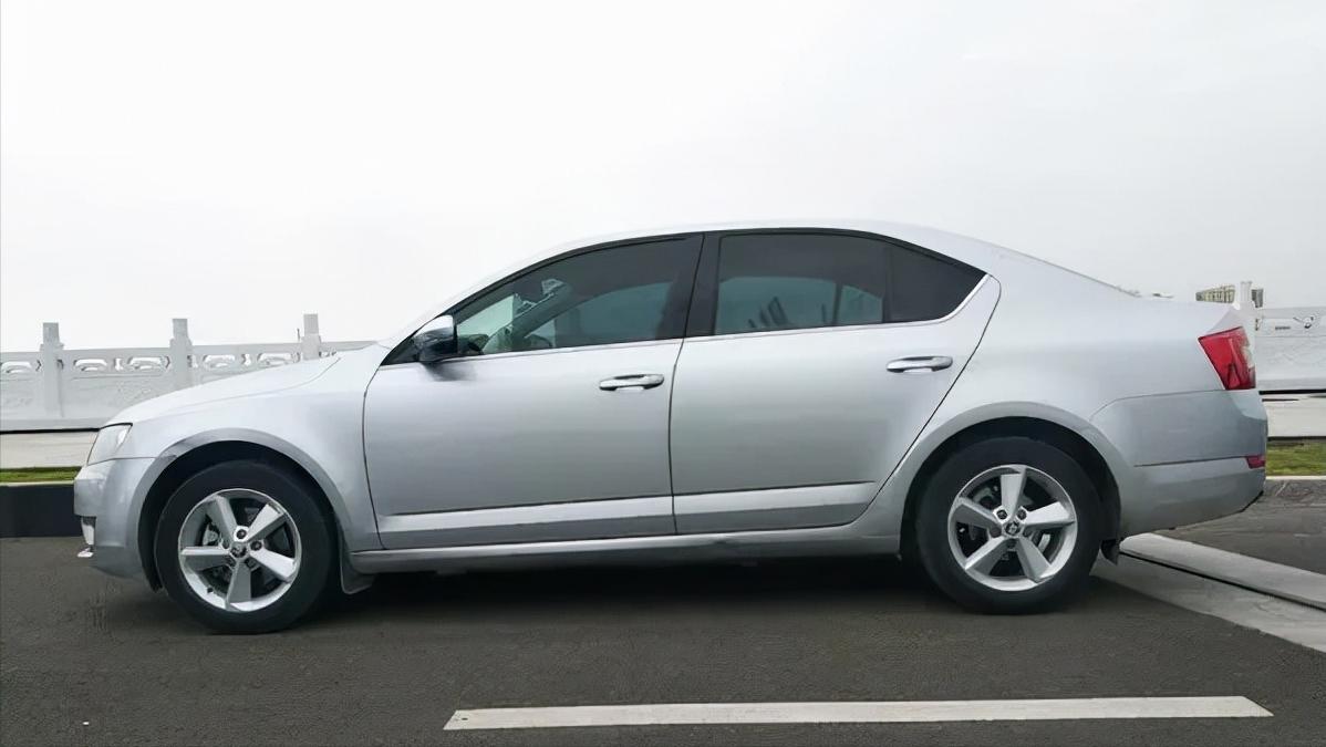 斯柯达明锐原厂用什么牌子电瓶,斯柯达明锐2018款1.6l电瓶