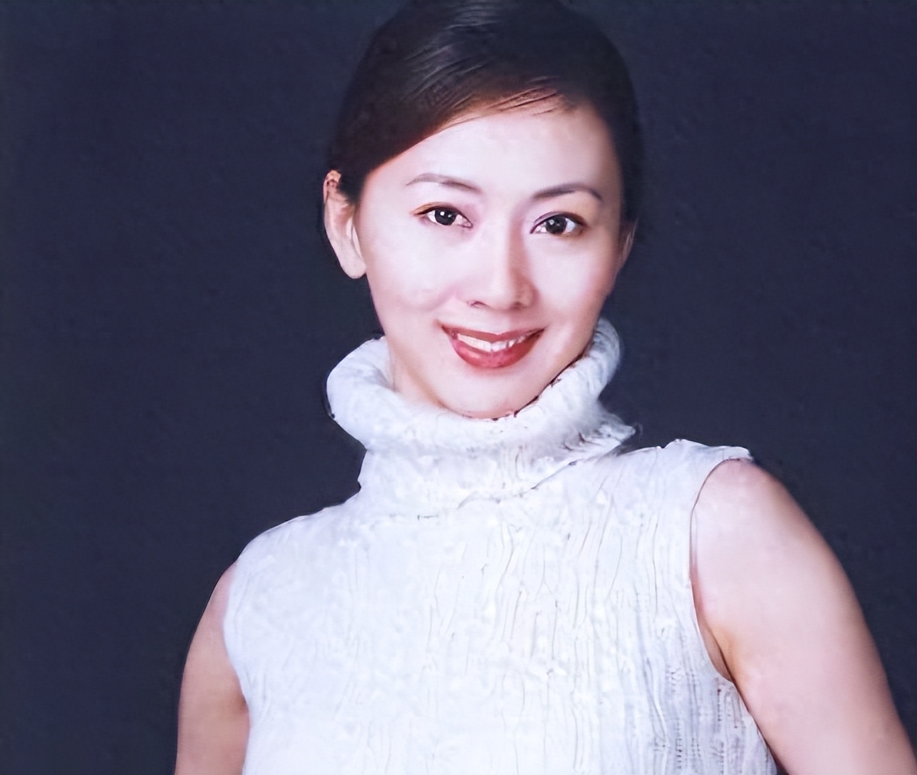 全裸写真第一人,走红后“家破夫散”,汤加丽如今过的怎么样?