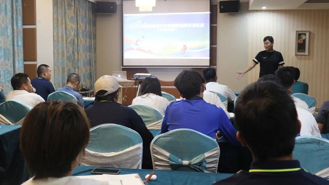 绿茵洒汗水点亮足球梦——经开四小参加2022年陕西省青少年校园足球精英训练营活动