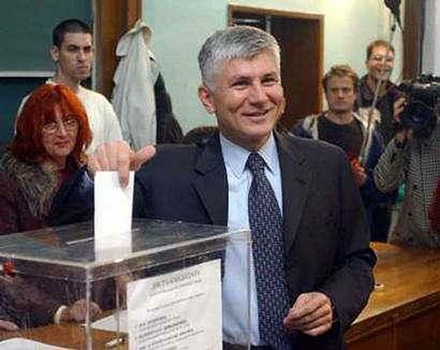 米洛舍维奇为什么下台,米洛舍维奇死因真相