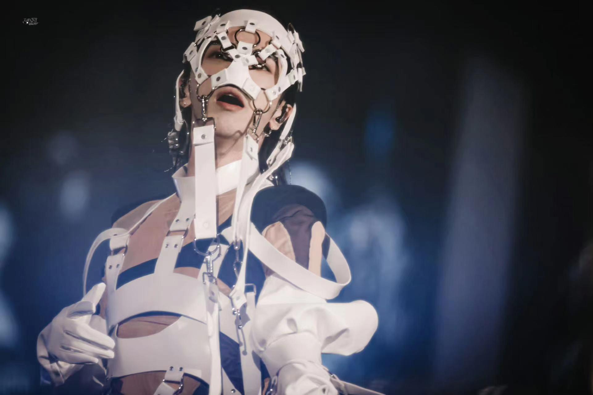 华晨宇刘德华开演唱会，刘德华用实际行动诠释谁是华语乐坛之神