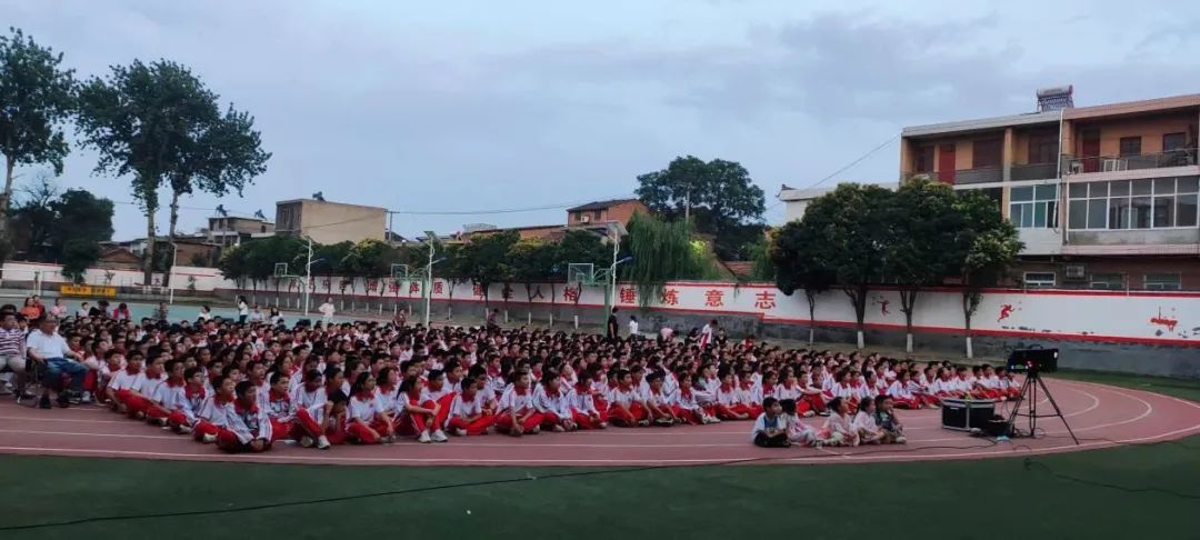 潼关县电影公司开展“四进零距”公益电影进校园活动