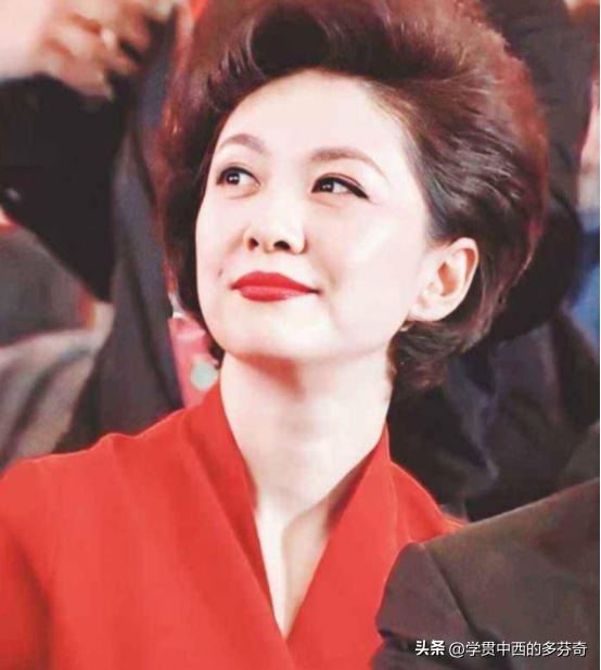 原央视主持人海霞近况,央视主持人海霞有几个儿女