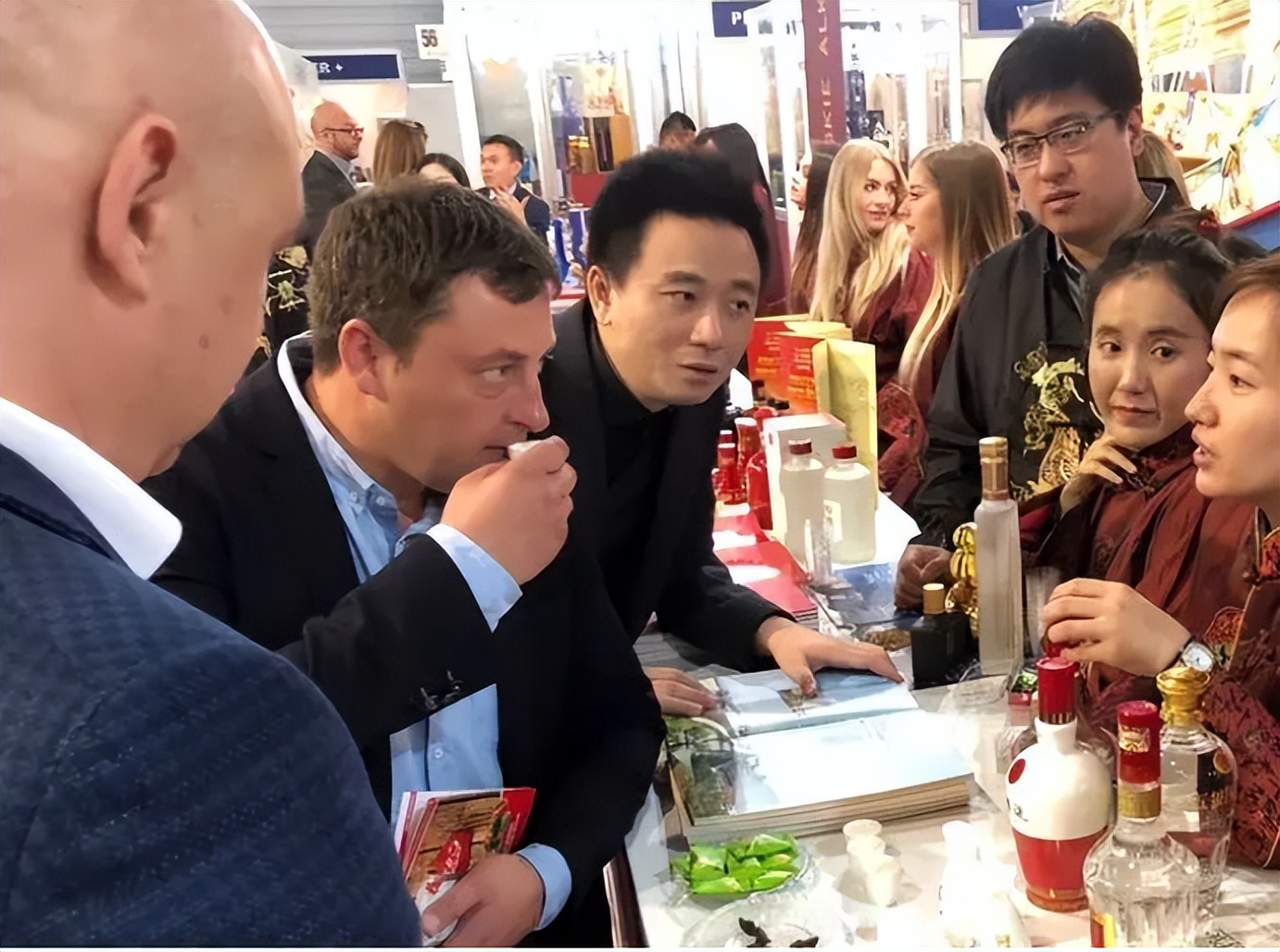 同样是烈酒为什么伏特加风靡全球,都是蒸馏酒为什么伏特加火遍全球