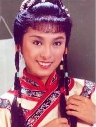 米雪：第一部金庸剧女主，成龙苦追她八年无果，66岁近照仍似少女