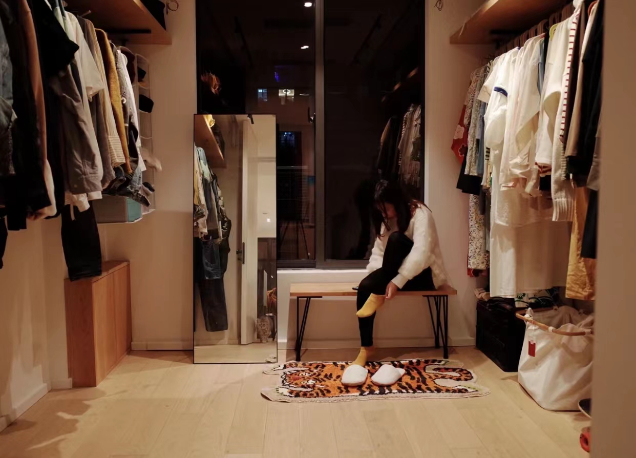 模仿长辈吐槽装修,女子模仿长辈吐槽新房