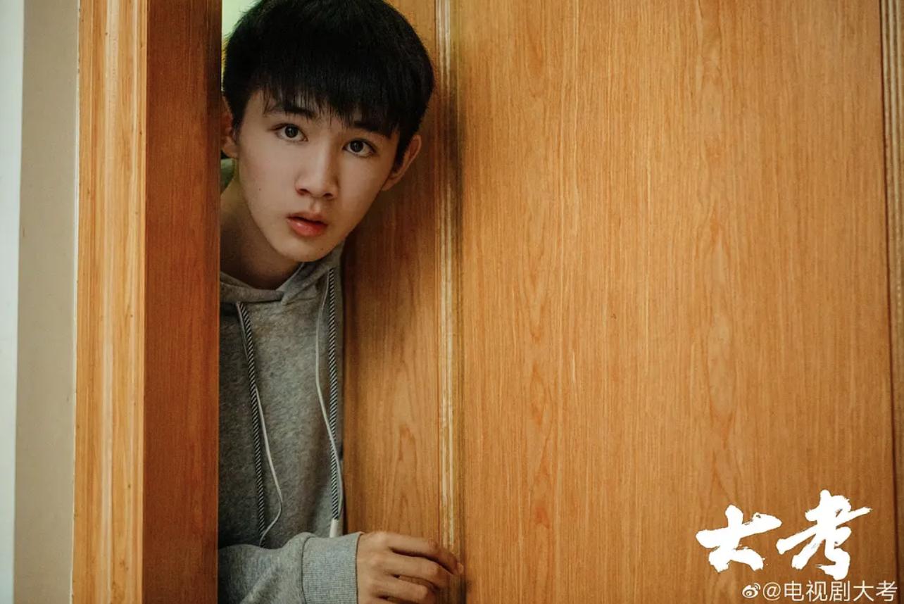 明明同一人，演完《大考》再演《你安全吗》，造型一样却没认出来