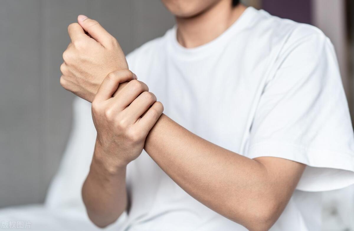 口苦眼睛干涩是胃肝有火吗,肝不好眼干口苦吃什么药