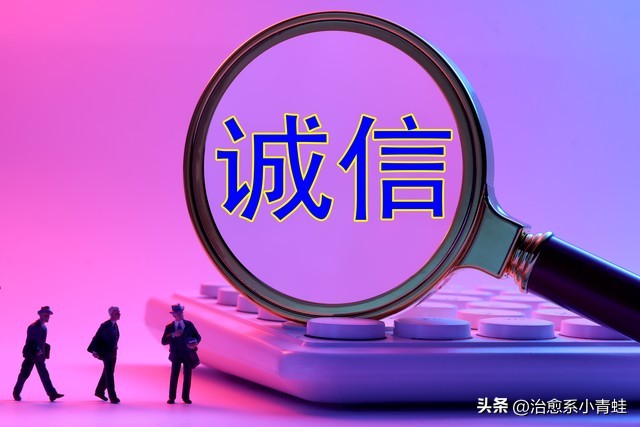 男子尝樱桃没买被收2元,男子在路边卖樱桃发现商贩不对劲