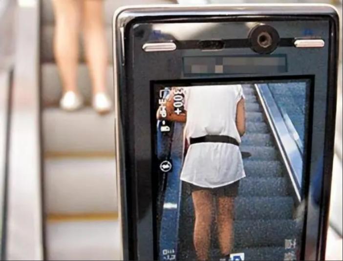 如何发现被偷拍,男人网上发现女朋友被偷拍