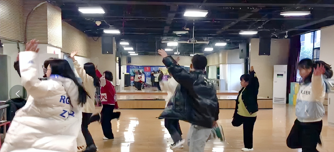 这才是青春啊知乎,这才是青春该有的样子课间操