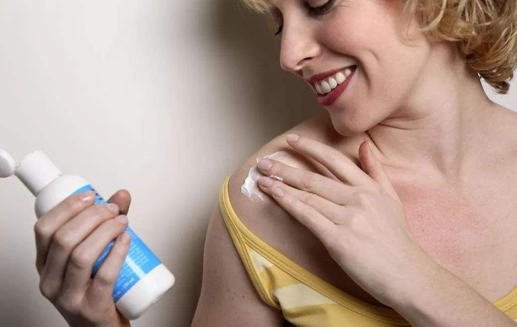 不涂身体乳皮肤反而更好,经常涂身体乳跟不涂身体乳的区别