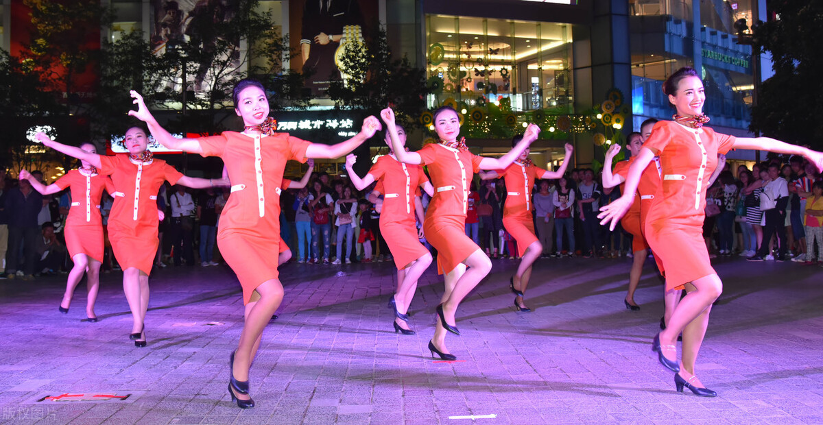 东航商务舱空姐颜值,东航空姐长得漂亮吗