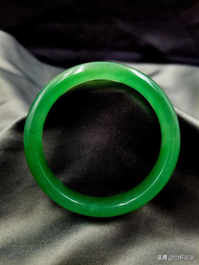 怒江的独龙玉戴着好吗,怒江独龙玉跟翡翠有什么区别