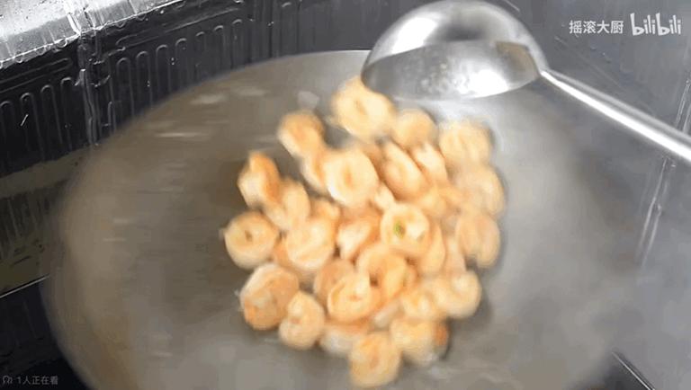 天津人的仪式感：打卤仨小时，“秃噜”五分钟