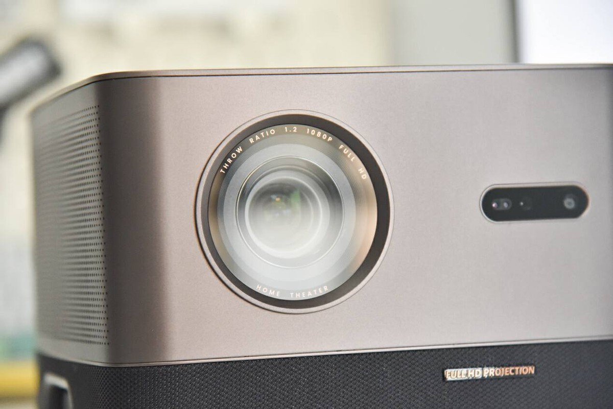 有它，挤啥电影院？AOCL1智能投影实测：2500ANSI流明+帝瓦雷调音