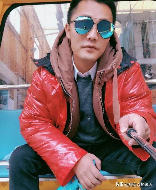 40岁养鸡一年能赚多少钱,养鸡1万只鸡一年赚50万