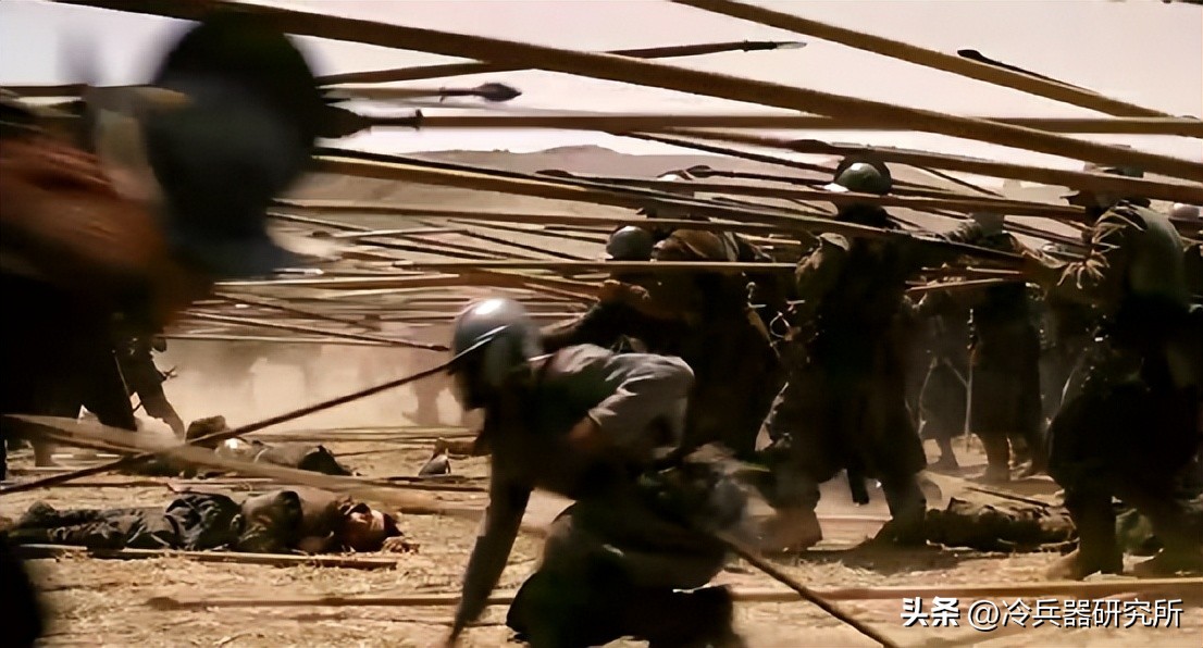 古代武术为什么讲究套路,传统武术里长枪跟长棍的不同用法