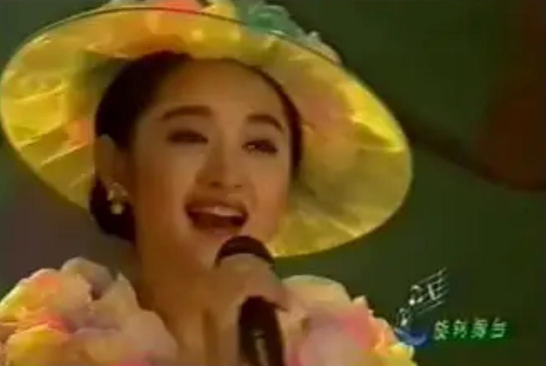 杨钰莹45岁不老照片,杨钰莹从1岁到50岁的容颜变化