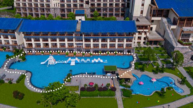 宝晶宫天鹅湖温泉酒店玩水,宝晶宫天鹅湖温泉酒店泳池恒温吗