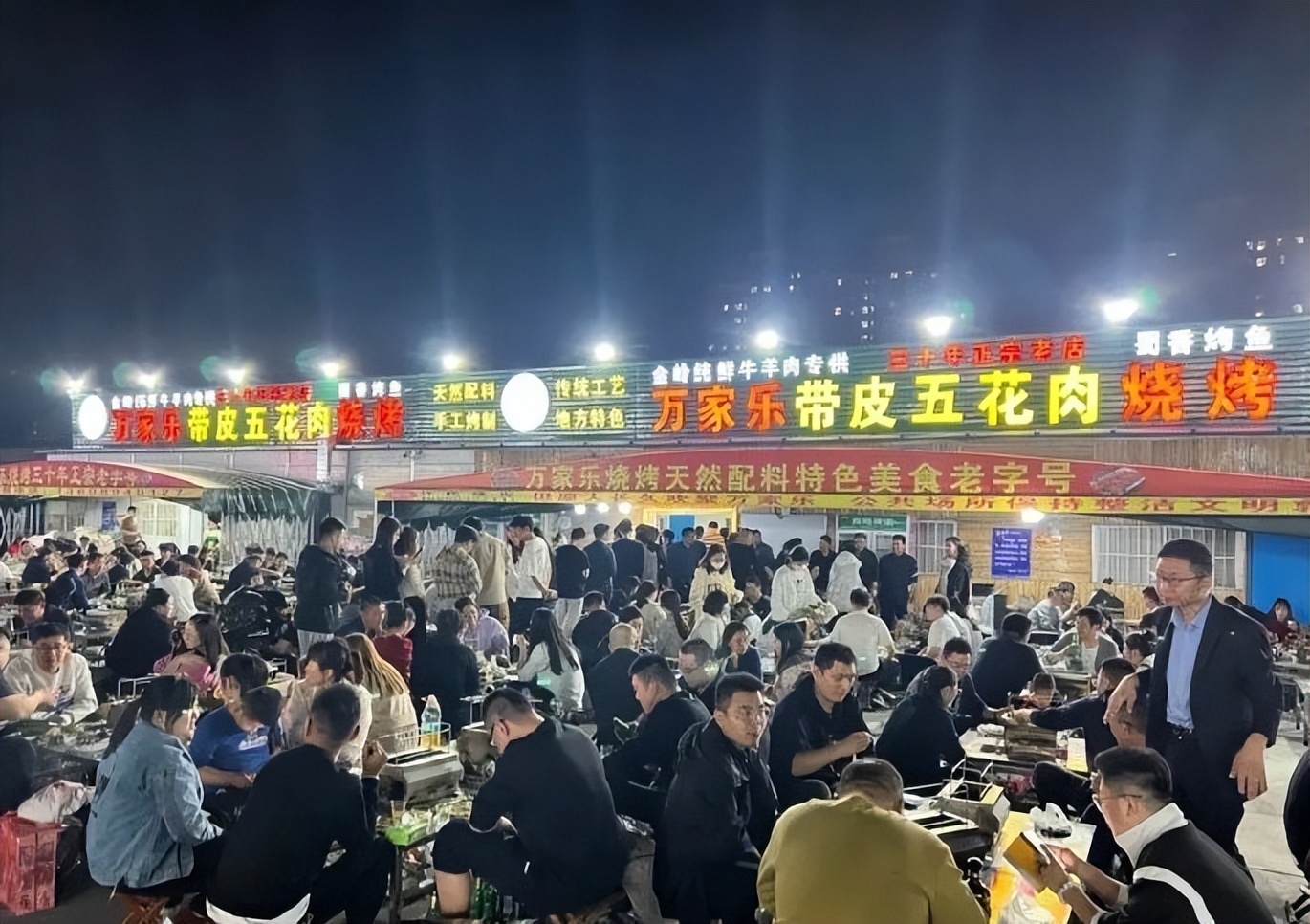 五一消费井喷最新消息,五一消费浪潮彰显内需市场活力