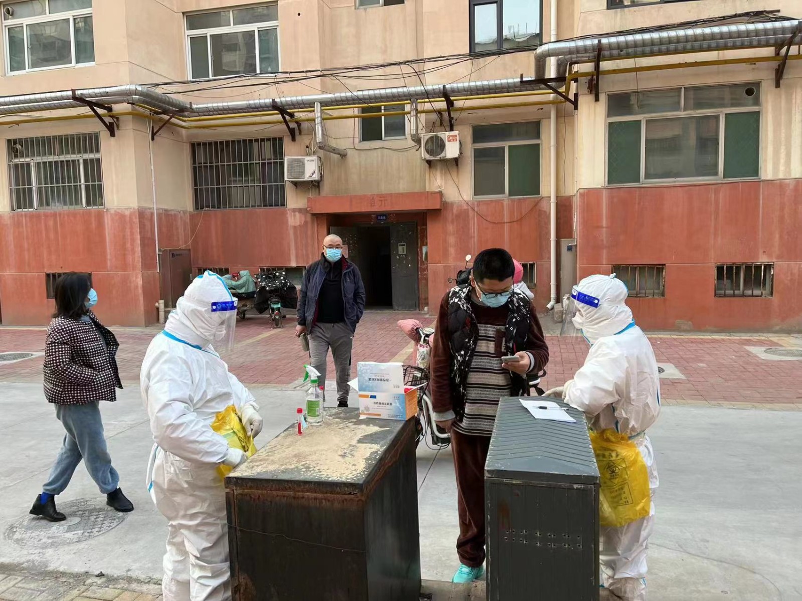 “*产党共**员，关键时刻就得冲上去！”——德城区人武部疫情防控*党**员突击队群体素描