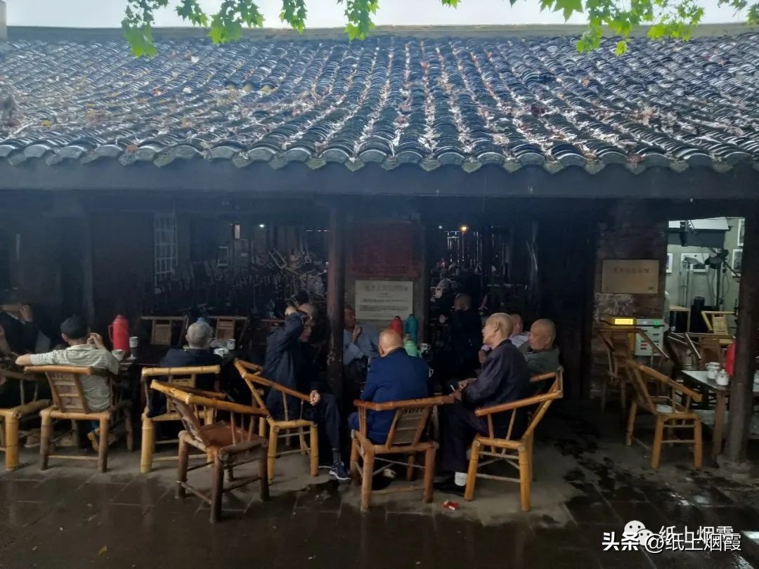 摆摊卖衣服销售话术,擦桌子发圈话术