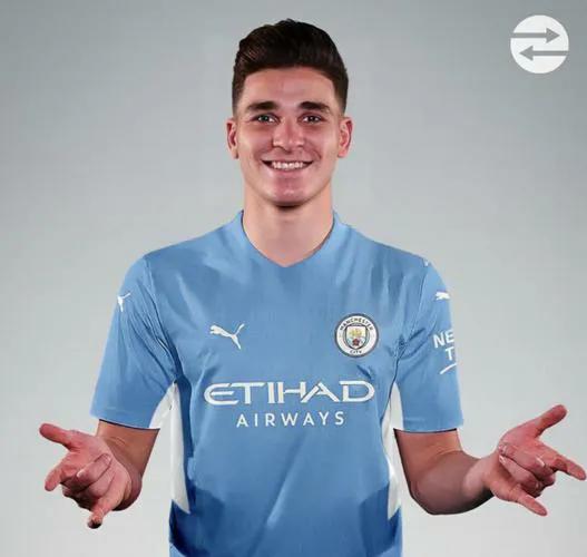 哈兰德对热刺双响的比赛报道,曼城三冠王哈兰德决赛隐身