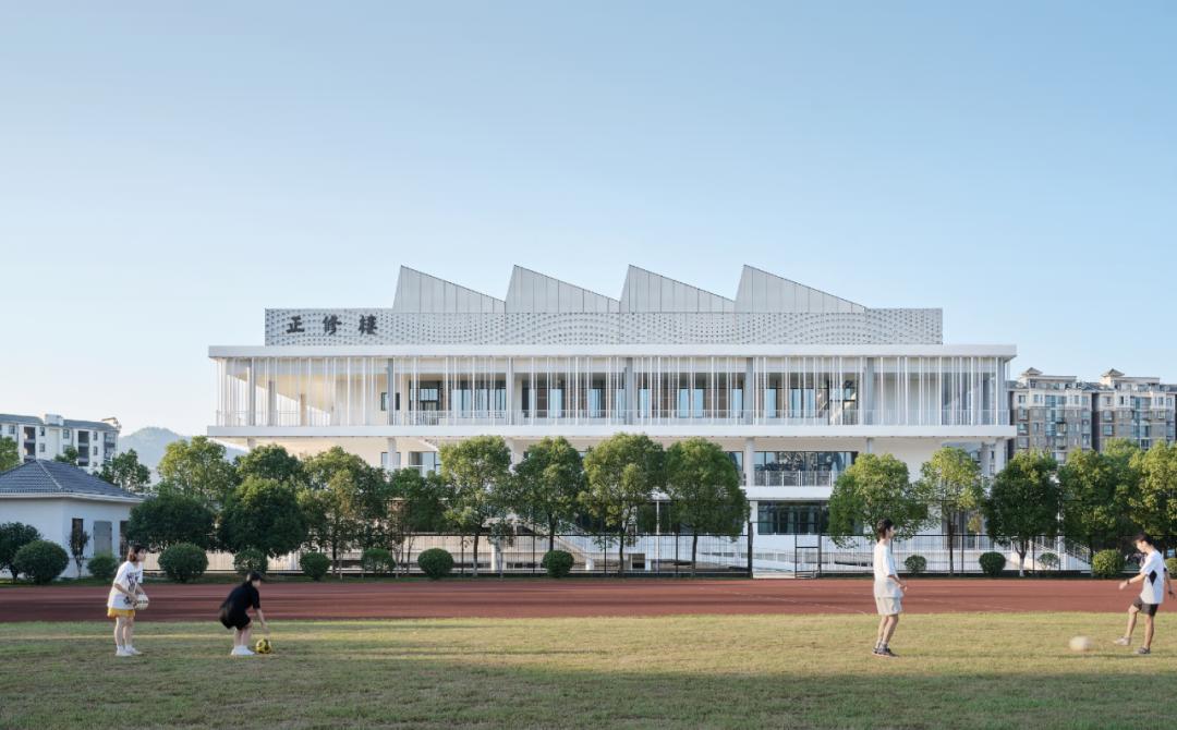 以靠建筑|交叠与转换:宜黄一中综合楼