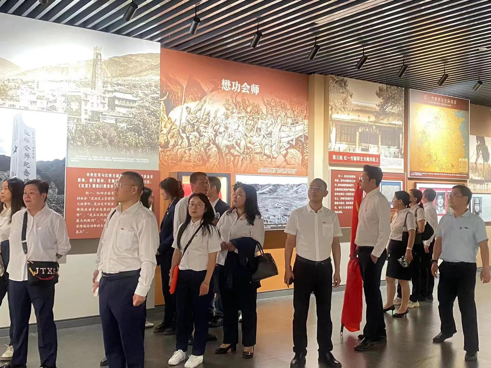 四川春雷律师事务所*党**支部开展“坚守红色信仰、重走长征路”活动