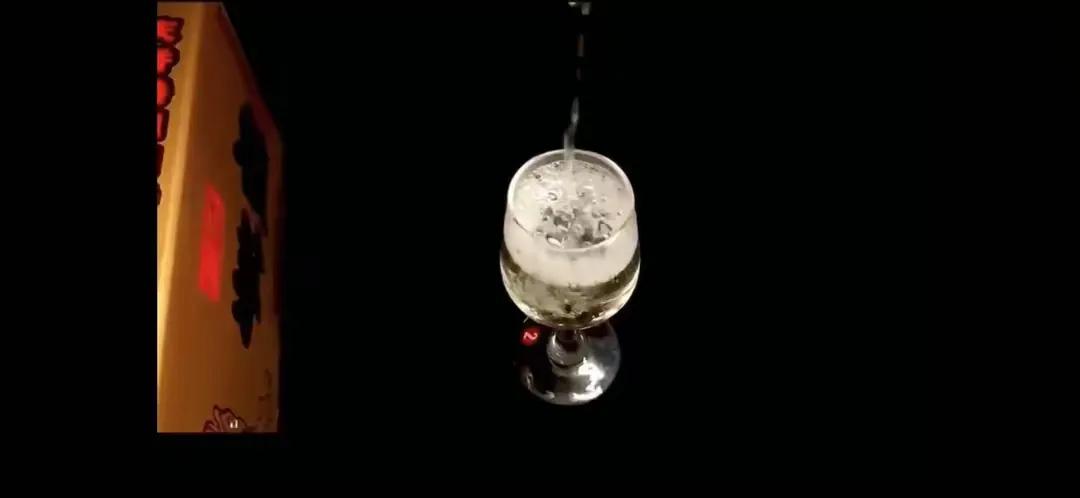 97香港回归纪念二斤装赖茅酒价格,97香港回归纪念赖茅酒多少钱一瓶