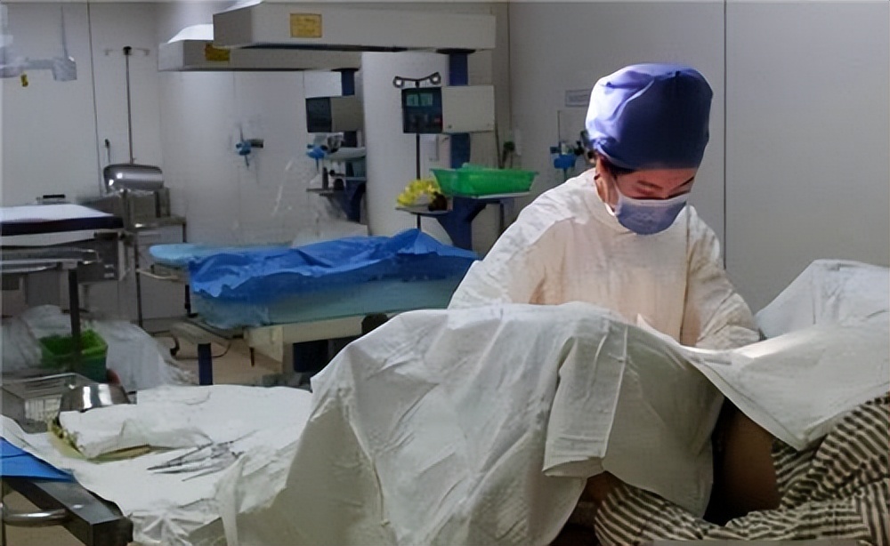 例假结束后十天有褐色分泌物腹痛,为什么例假后分泌物是咖啡色