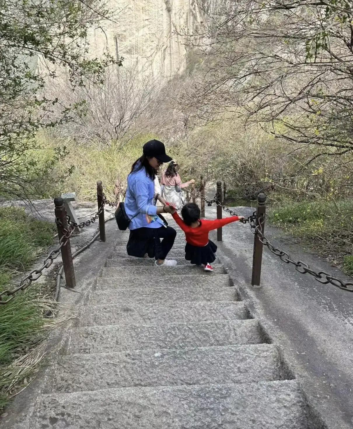 “跳水皇后”郭晶晶盛赞古城西安,郭晶晶带孩子西安游玩图片