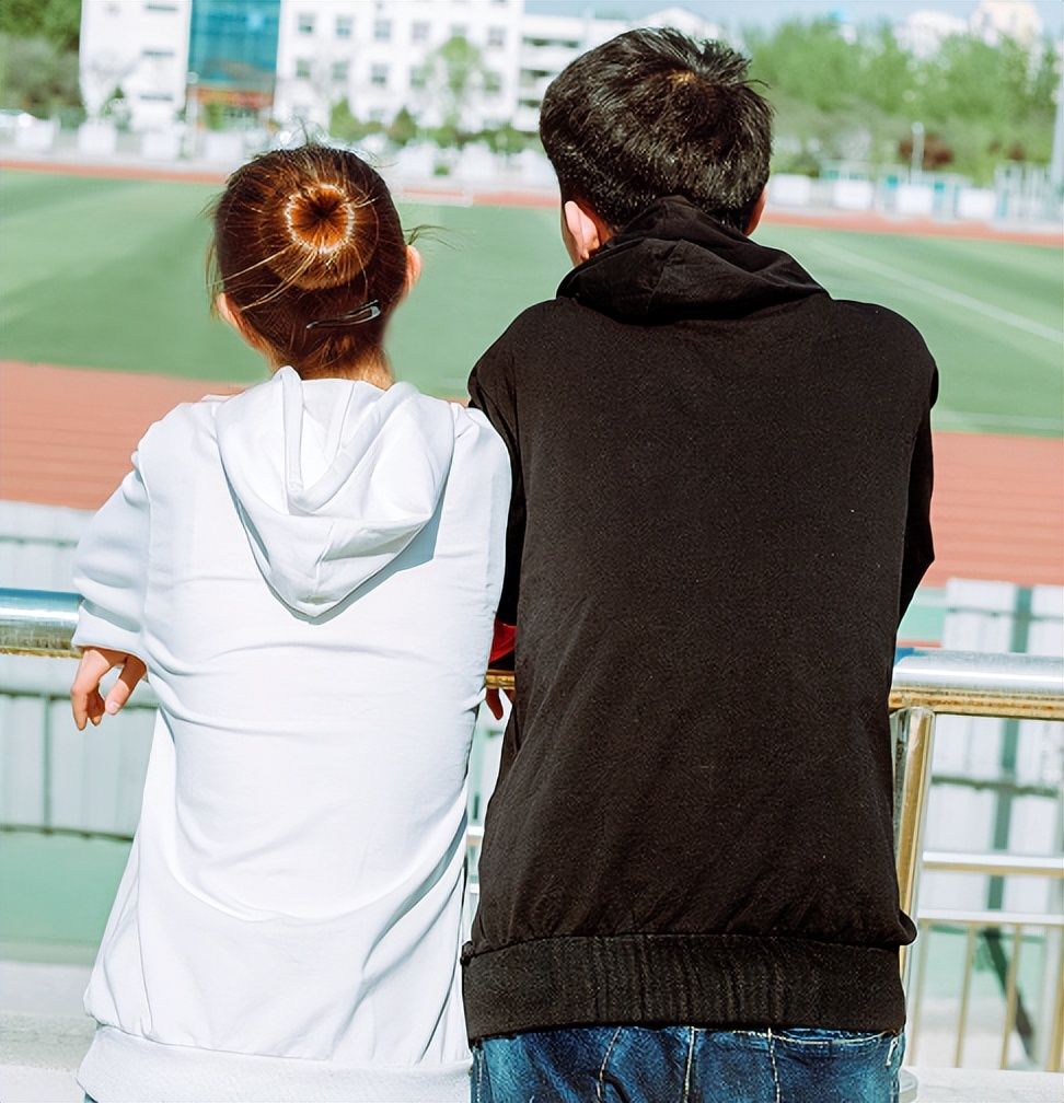 闹婚新郎当场死亡判刑,新郎猝死伴郎获刑