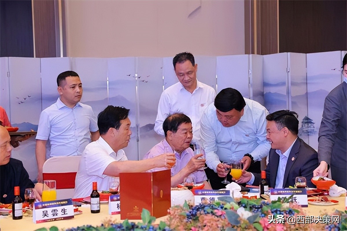 秦晋集团杨百章简历,合阳秦晋董事长杨百章抖音