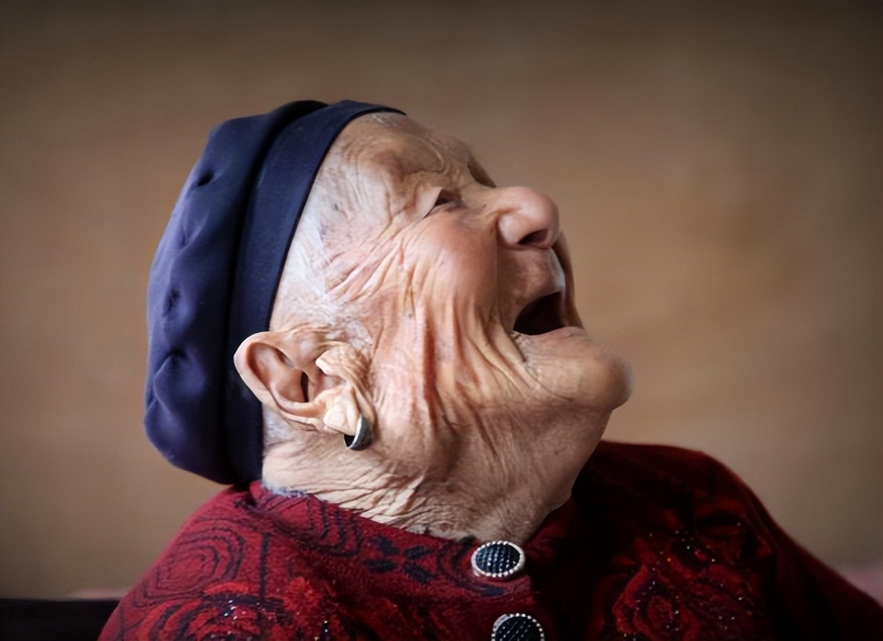 长寿的人脸上没有这4种表现,长寿的人脸上有九大特征