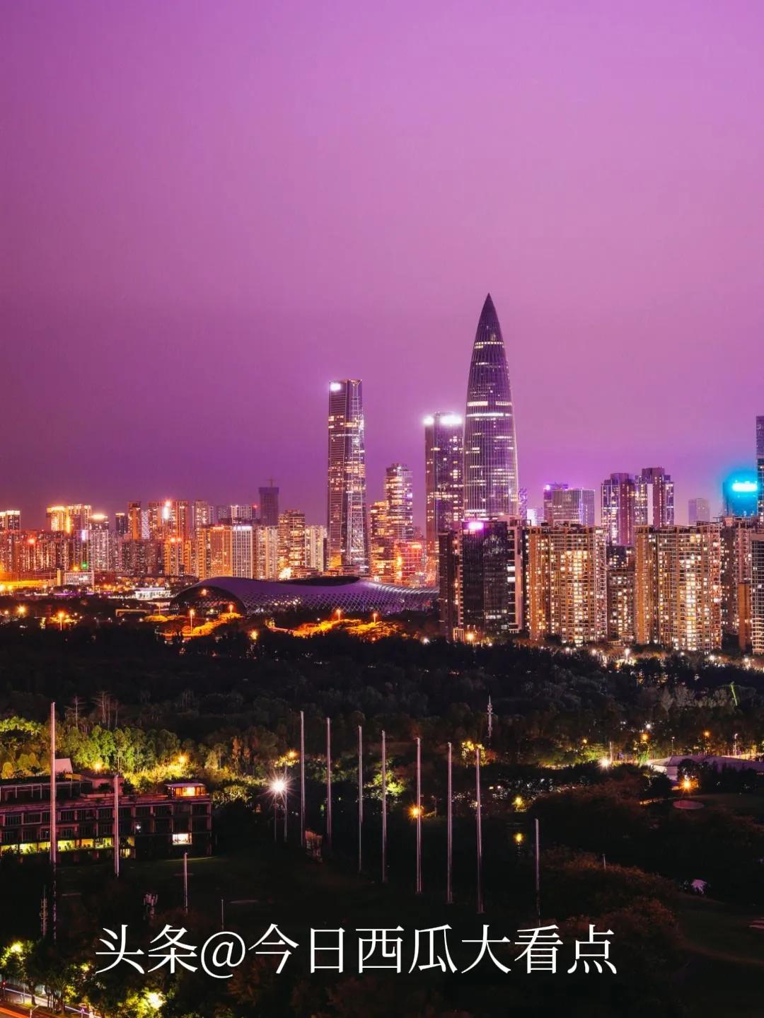 和女朋友青梅竹马，却遭到女方父母反对，私奔到深圳摆摊买车买房