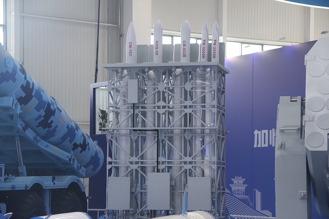 076搭配辽宁舰,076攻击舰和辽宁号尺寸对比