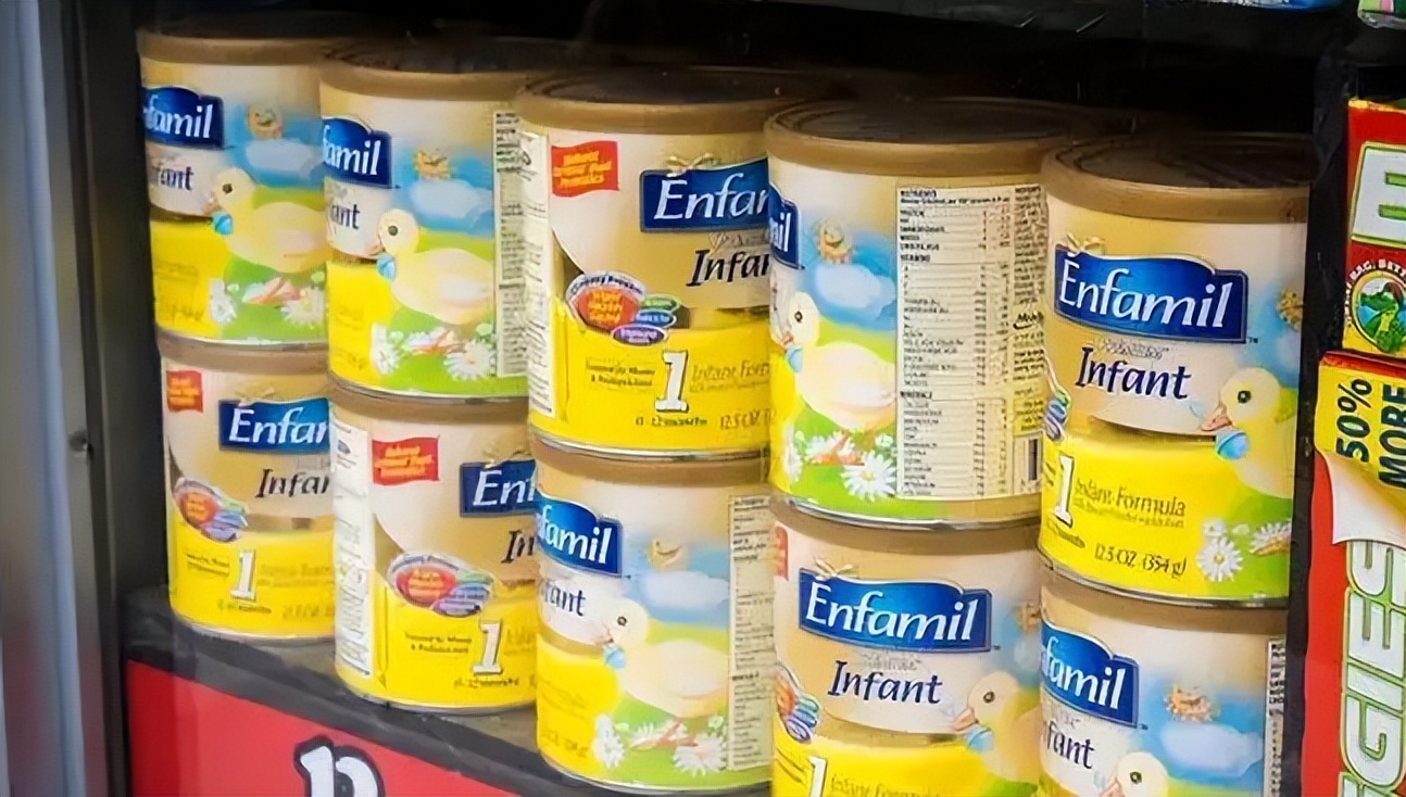 一罐奶粉难倒美国？纽约进入紧急状态，政府出动军机采购进口奶粉