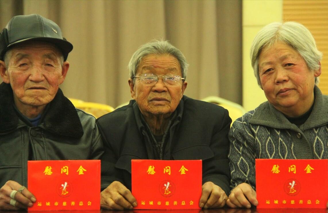 2023年医疗和养老保险要交多少钱,2024养老和医疗保险下降了吗