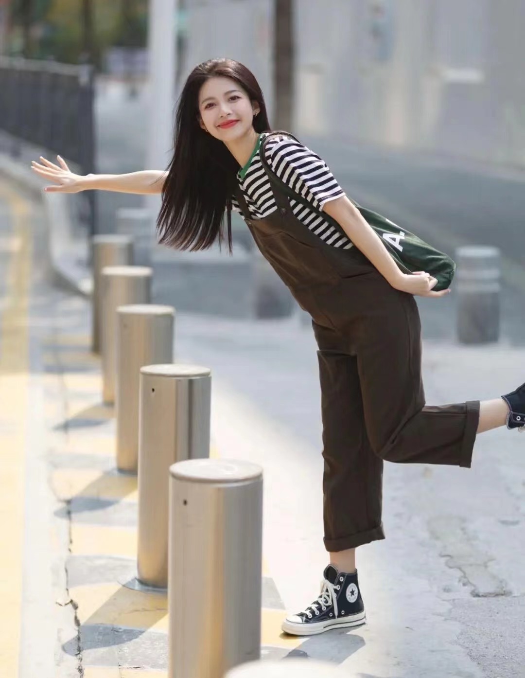 拍照姿势太土怎么拍好看,如何拍照摆姿势好看在风景下