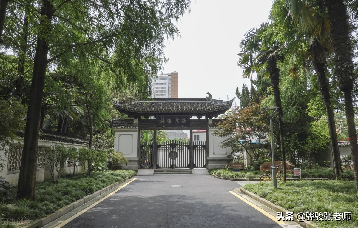 日月光华旦复旦兮上一句,日月光华旦复旦兮的上一句