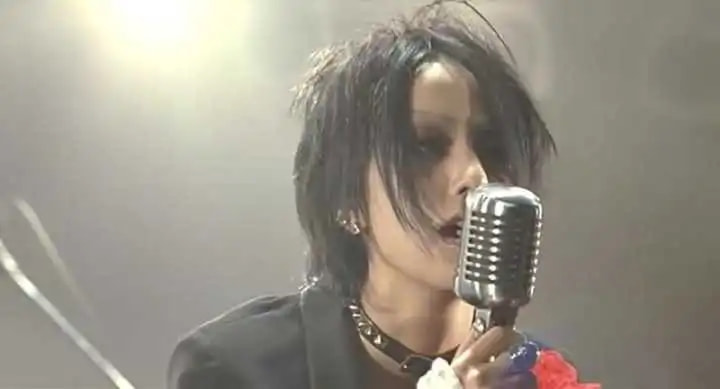 “偏执歌后”中岛美嘉：凭一首歌拉低日本自杀率，失聪仍坚持歌唱