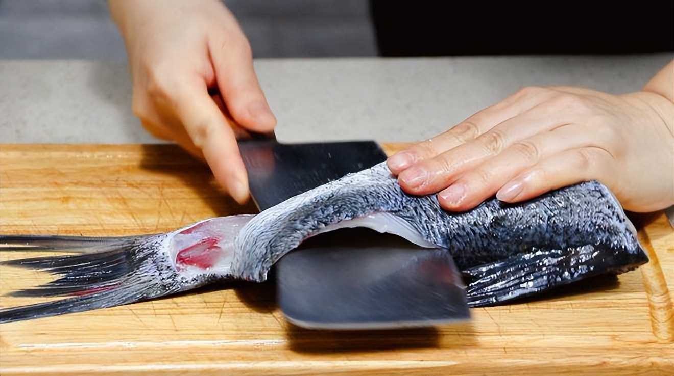 吃鱼把尾巴扔掉,怎样做鱼尾巴