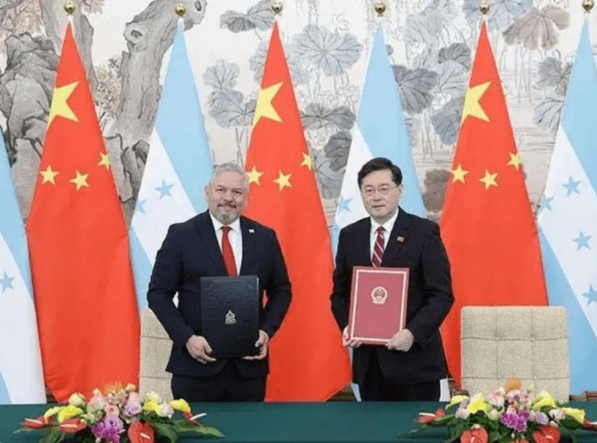 台内传来重要消息！蔡英文或逃跑？民众沸腾：呼吁大陆驻军保台